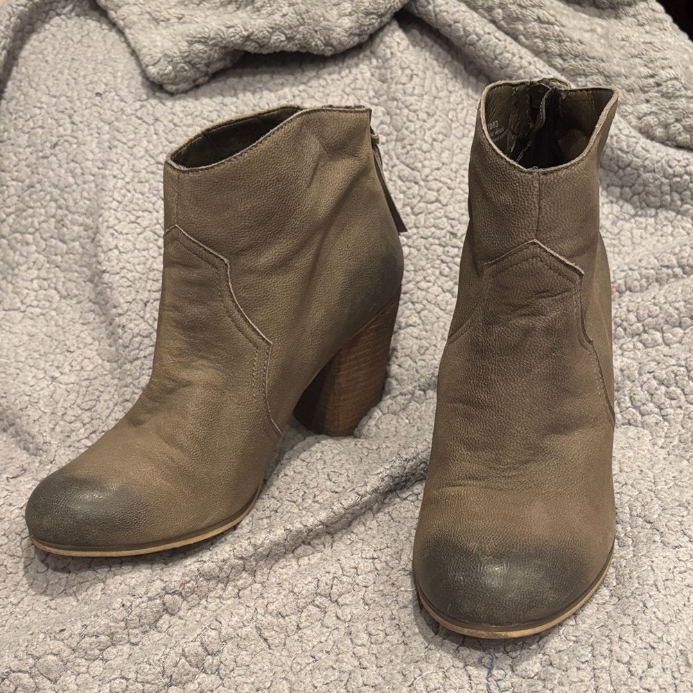 bp. Taupe lance Ankle leather suede Booties with Stacked Heel back zipper